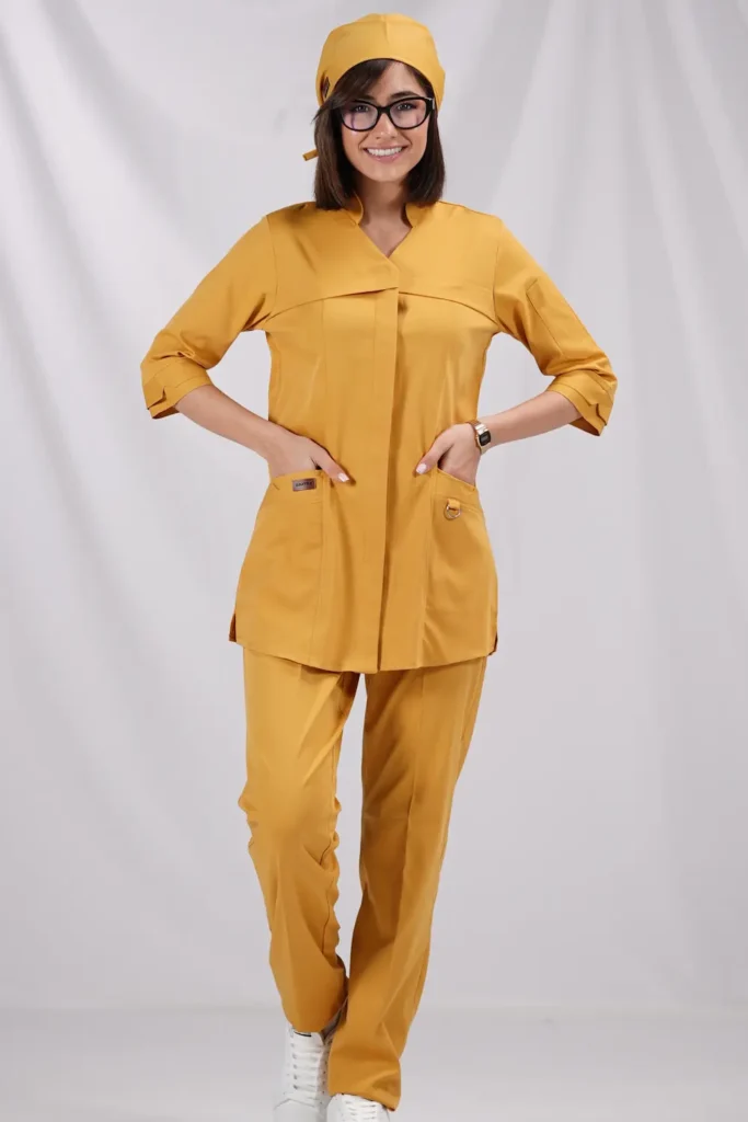 اسکراب پزشکی خردلی زنانه دکمه دار